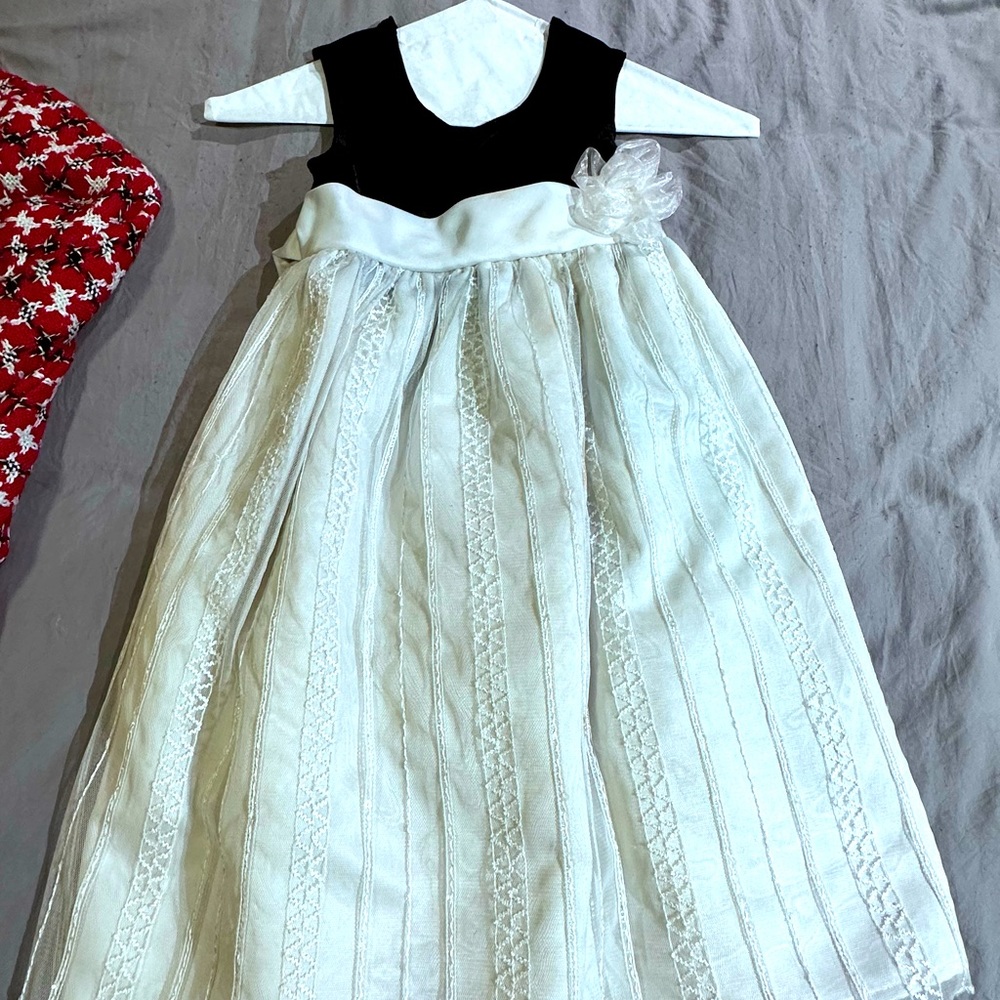 Disorderly Kids size 6 two piece Christmas outfit.